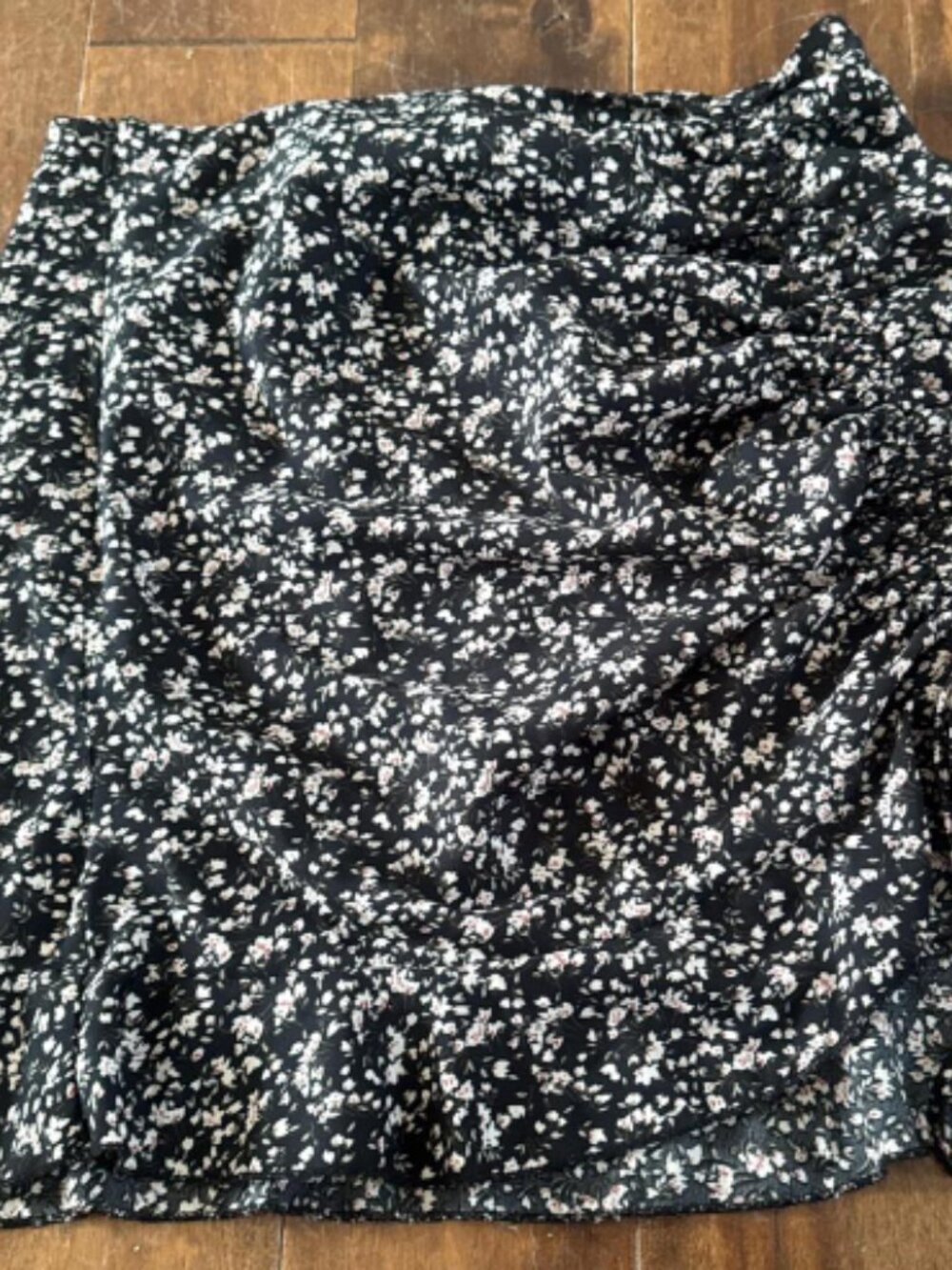 SHEIN Black Bottom White Flower Floral Half length Skirt
